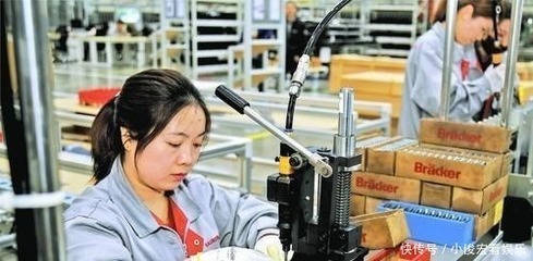 在工廠里面,到底是一線工人比較重要,還是辦公室文員比較重要?